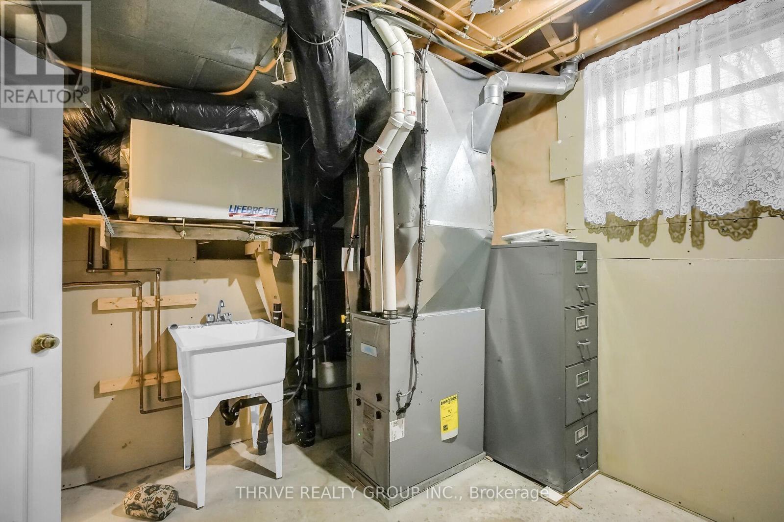 24 Parkview Crescent, Strathroy-Caradoc, Ontario  N7G 4A3 - Photo 40 - X12686404