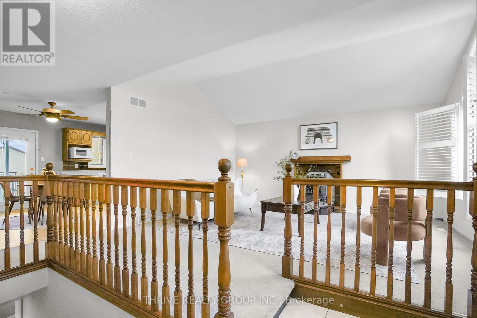 24 Parkview Crescent, Strathroy-Caradoc, Ontario  N7G 4A3 - Photo 6 - X12686404