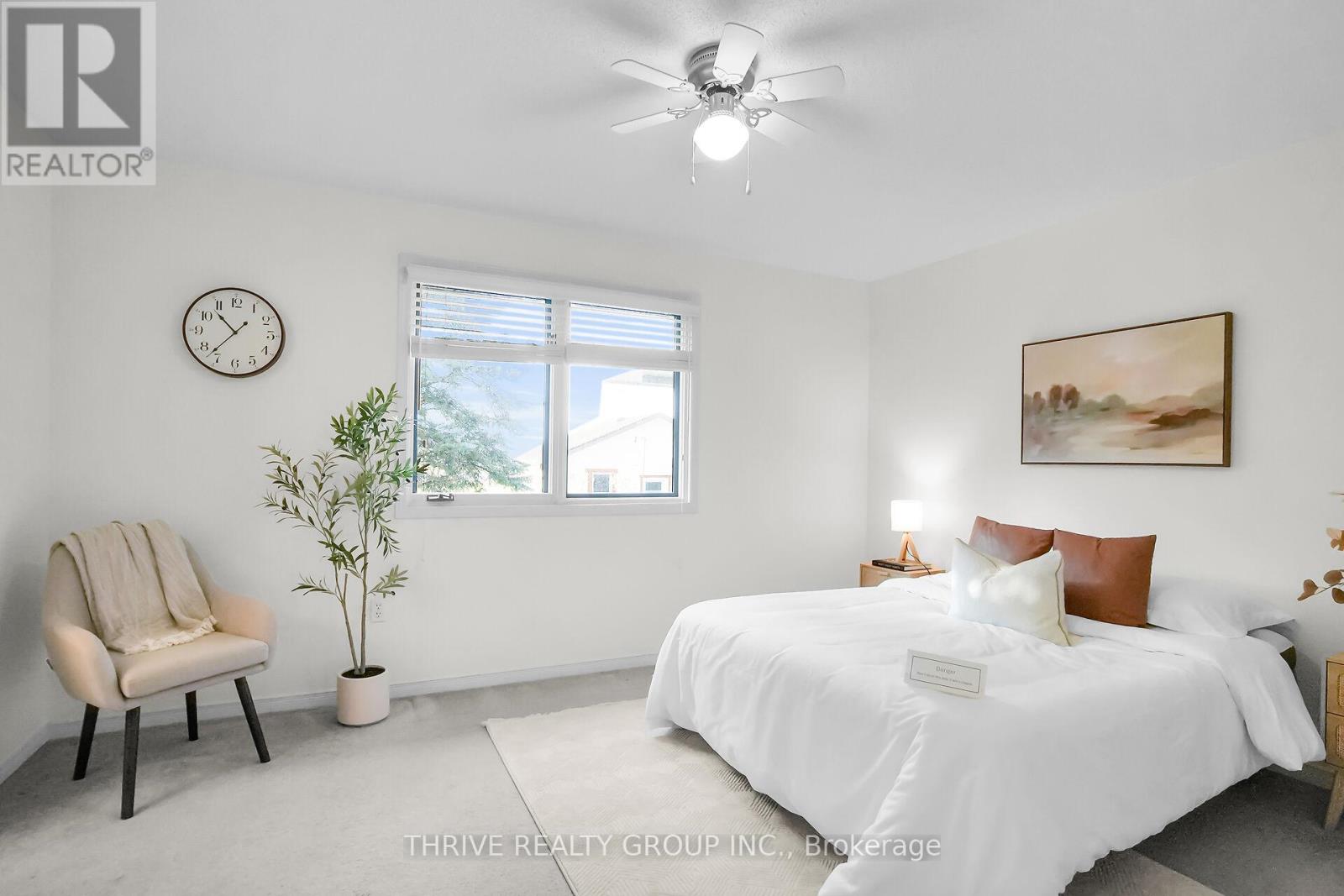 24 Parkview Crescent, Strathroy-Caradoc, Ontario  N7G 4A3 - Photo 9 - X12686404