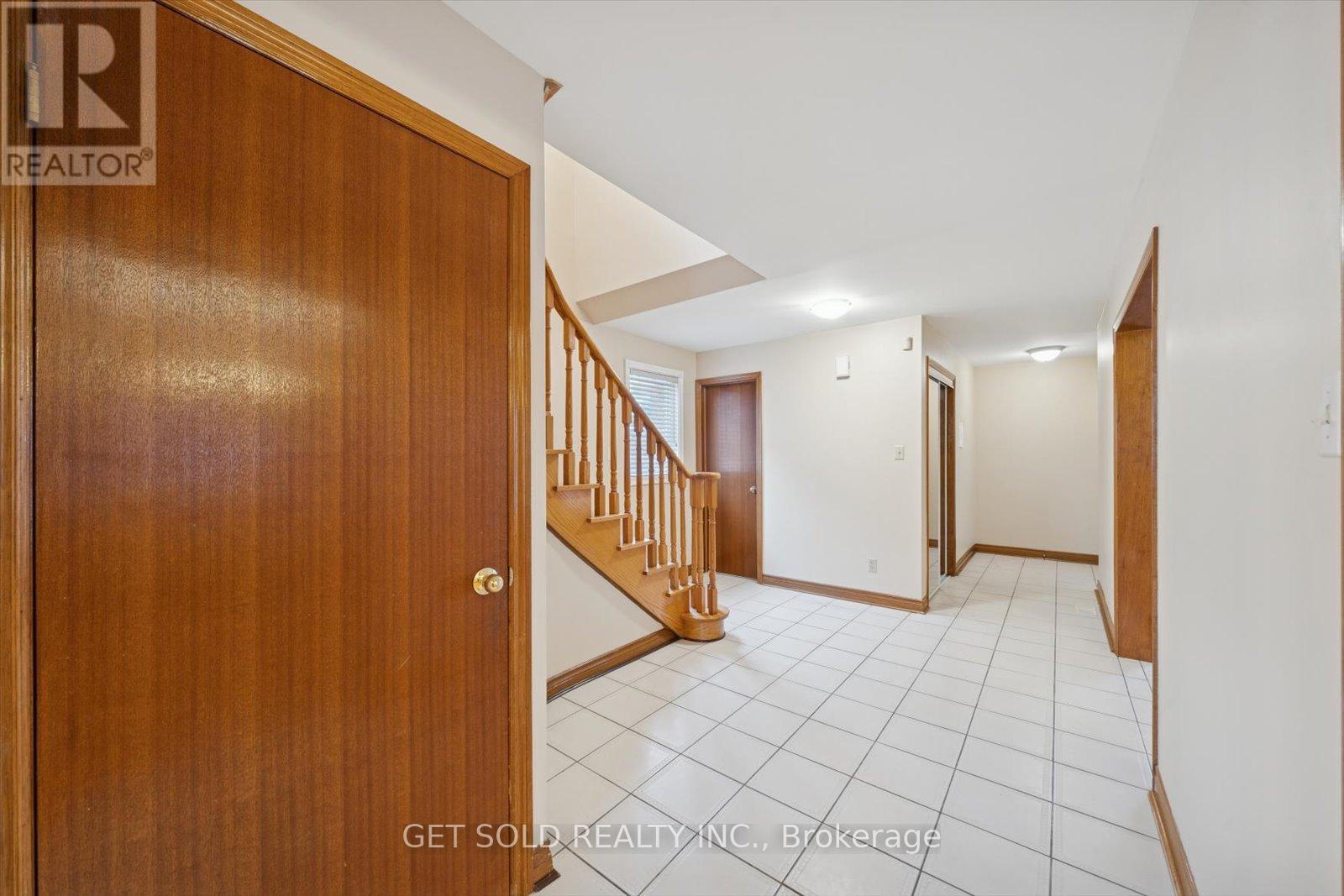 99 Carmen Crescent, Vaughan, Ontario  L4L 5P6 - Photo 5 - N12668622