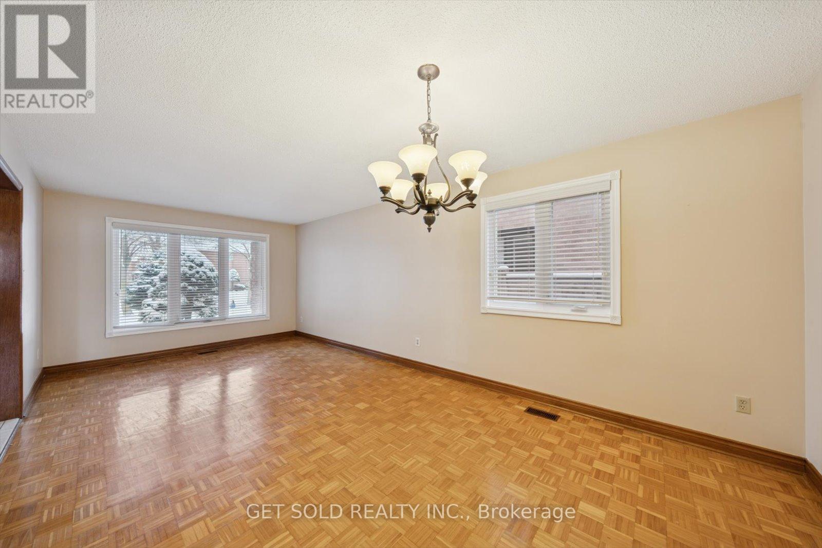 99 Carmen Crescent, Vaughan, Ontario  L4L 5P6 - Photo 7 - N12668622