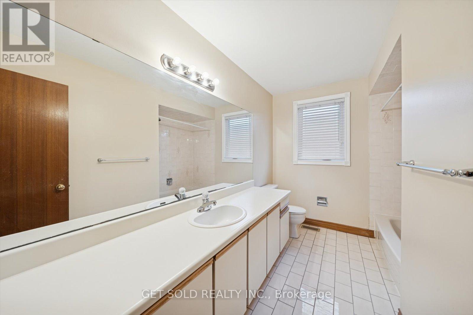 99 Carmen Crescent, Vaughan, Ontario  L4L 5P6 - Photo 16 - N12668622