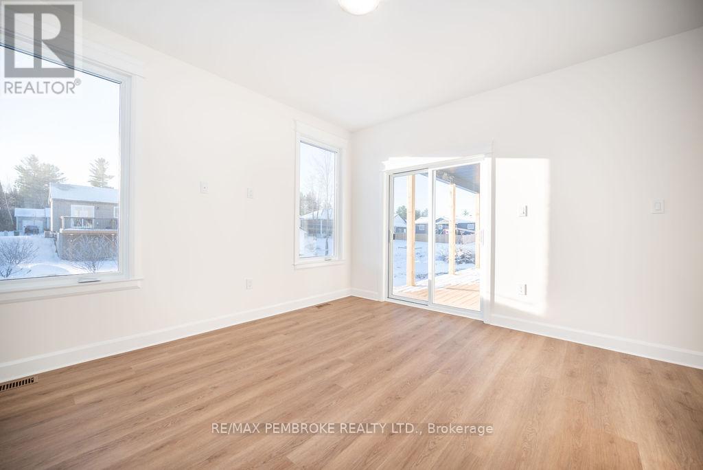 18 Durant Street, Petawawa, Ontario  K8H 0G2 - Photo 27 - X12499616