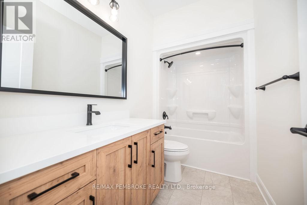 18 Durant Street, Petawawa, Ontario  K8H 0G2 - Photo 22 - X12499616