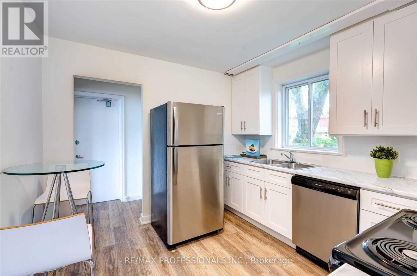 4 - 284 Gledhill Avenue, Toronto, Ontario  M4C 4L1 - Photo 5 - E12686348