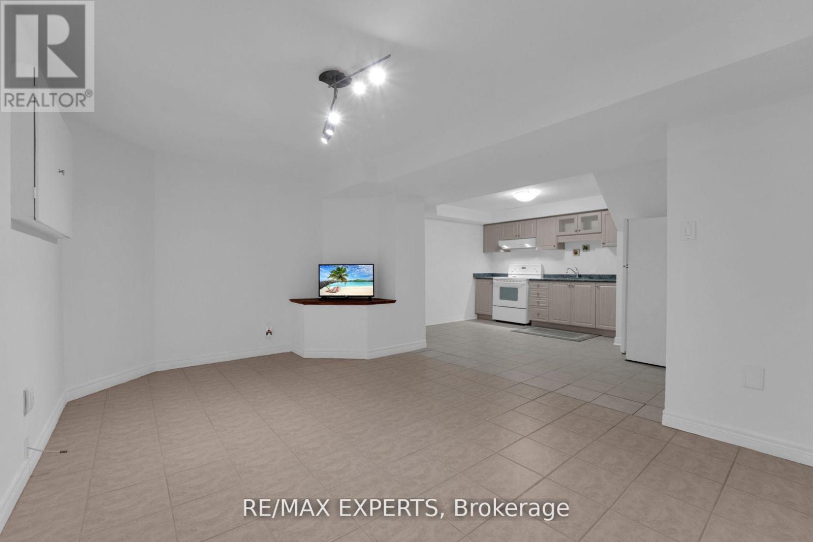 Bsmt - 25 Royalpark Way, Vaughan, Ontario  L4H 1J5 - Photo 8 - N12686358