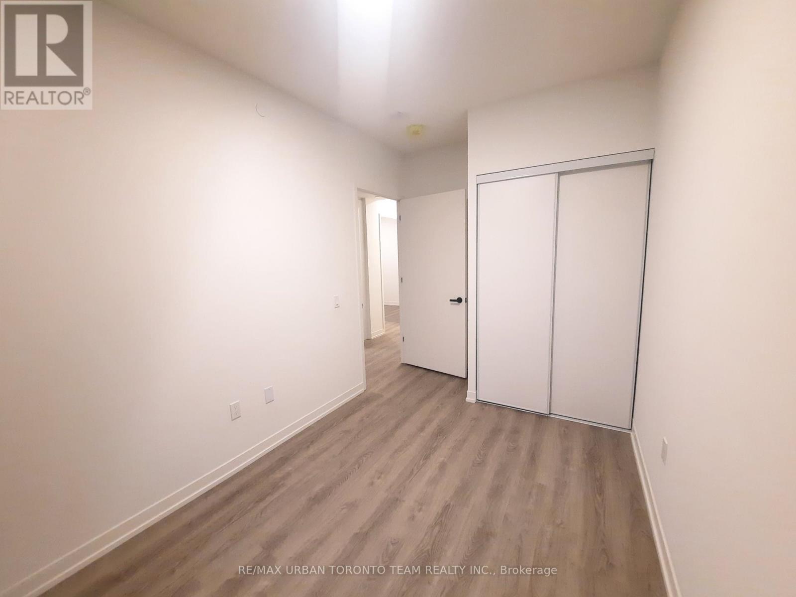 812 - 8 Interchange Way, Vaughan, Ontario  L4K 5Z7 - Photo 9 - N12686434