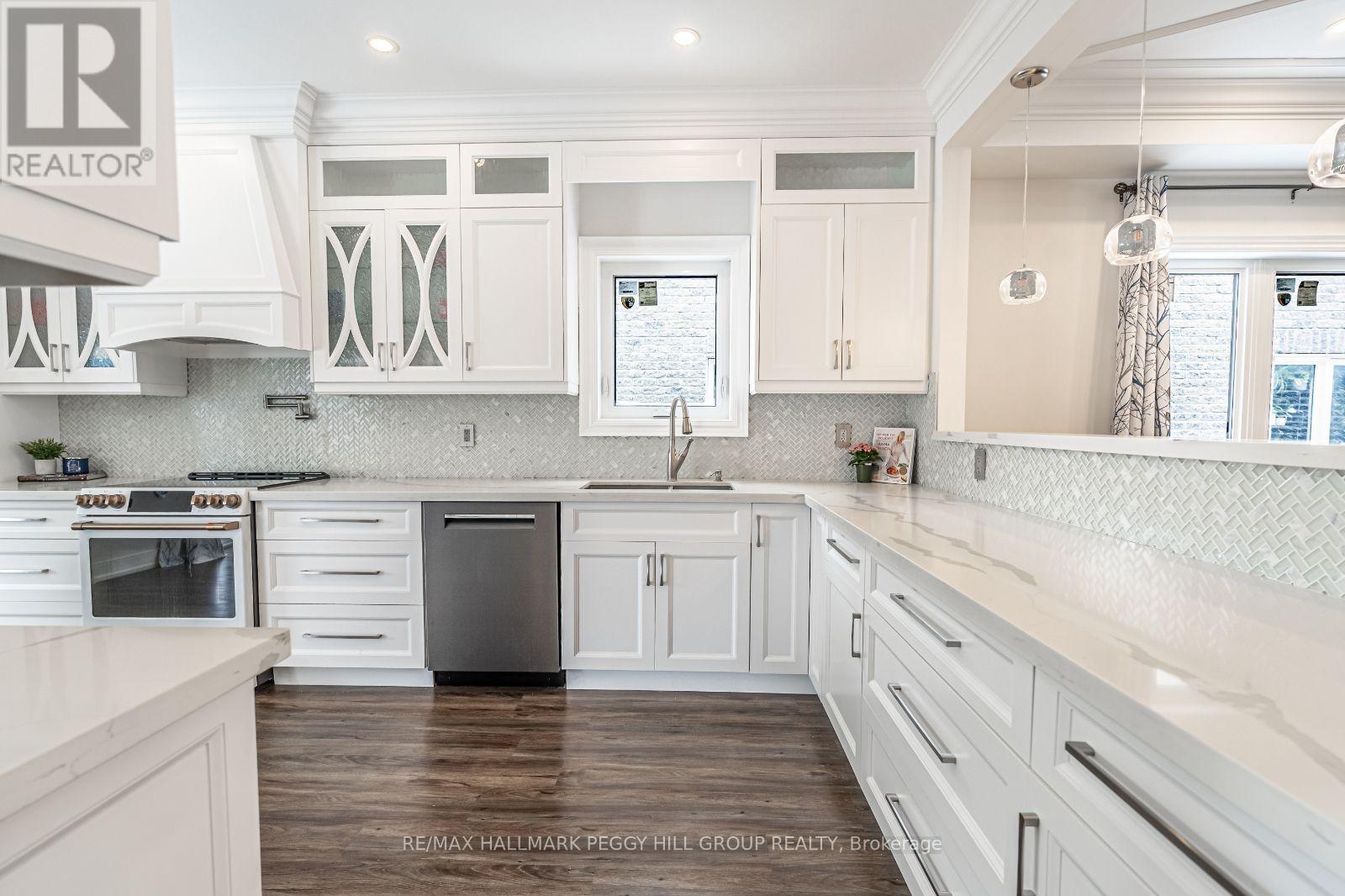 99 Mcintyre Drive, Barrie (Ardagh), Ontario  L4N 4K6 - Photo 7 - S12686304