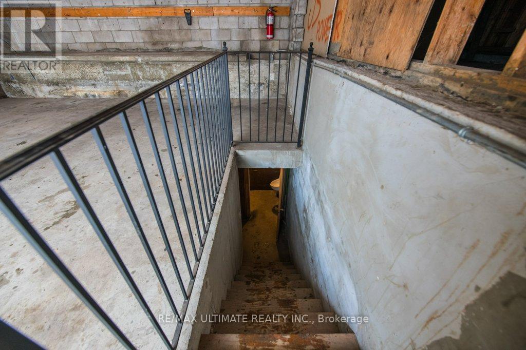 62 Teignmouth Avenue, Toronto, Ontario  M6E 1S9 - Photo 50 - W12686278