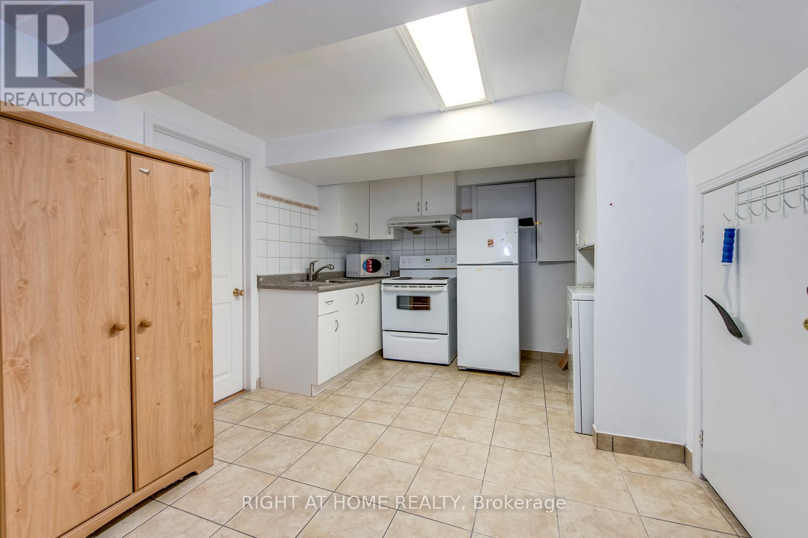 (Lower) - 2835 Hollington Crescent, Mississauga, Ontario  L5K 1E8 - Photo 6 - W12686296
