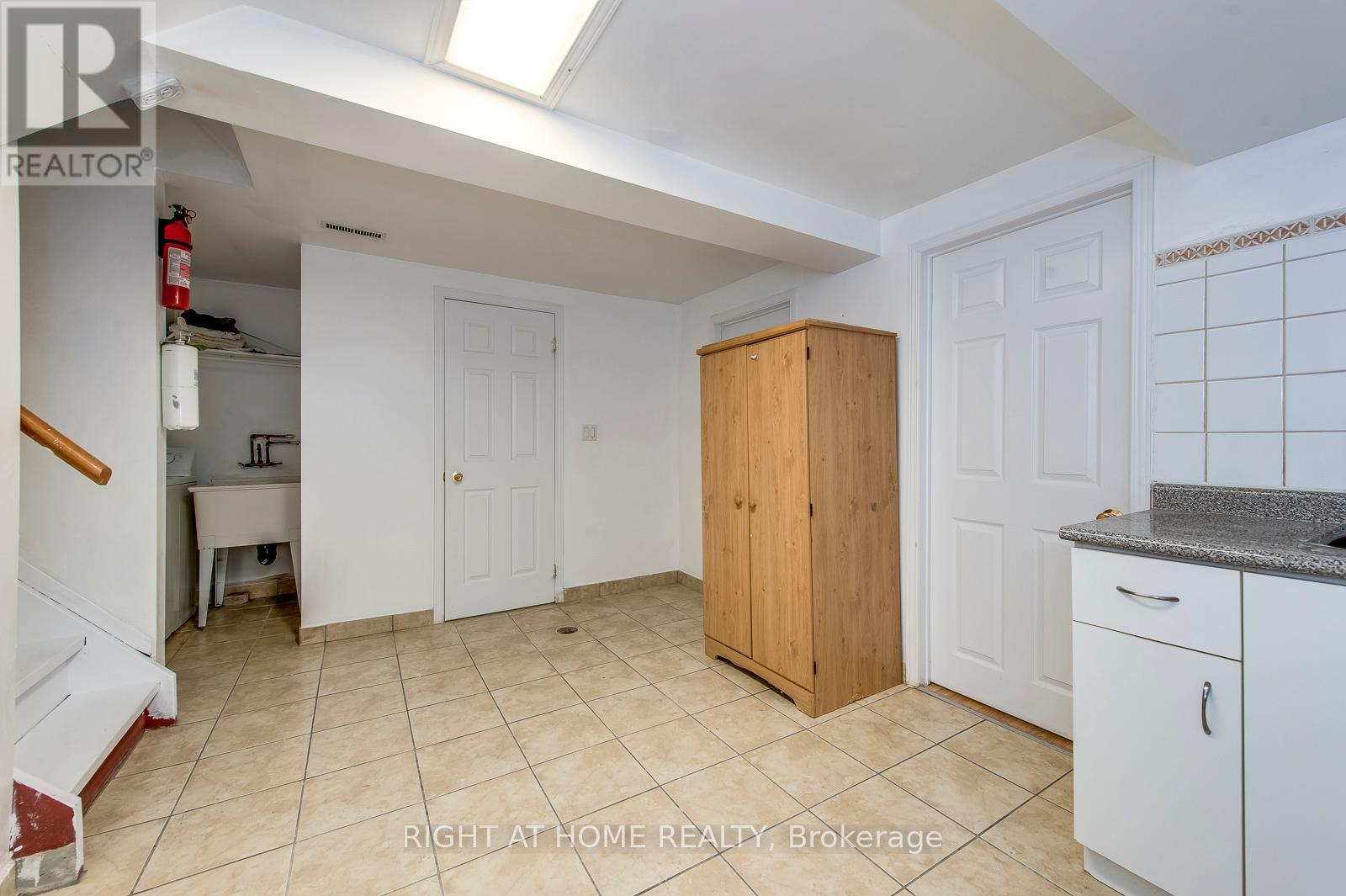 (Lower) - 2835 Hollington Crescent, Mississauga, Ontario  L5K 1E8 - Photo 7 - W12686296