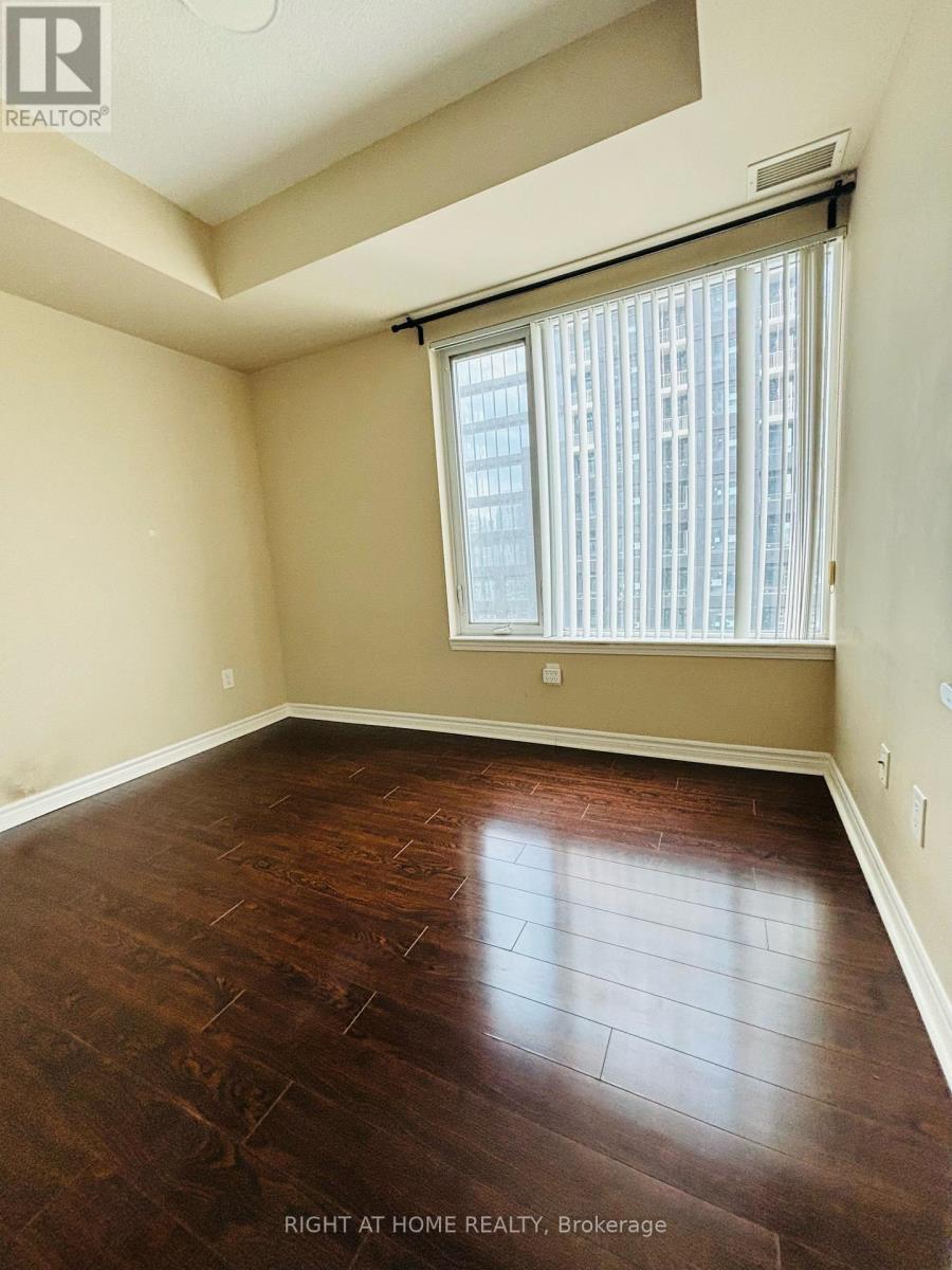 1702 - 385 Prince Of Wales Drive, Mississauga, Ontario  L5B 0C6 - Photo 10 - W12686302