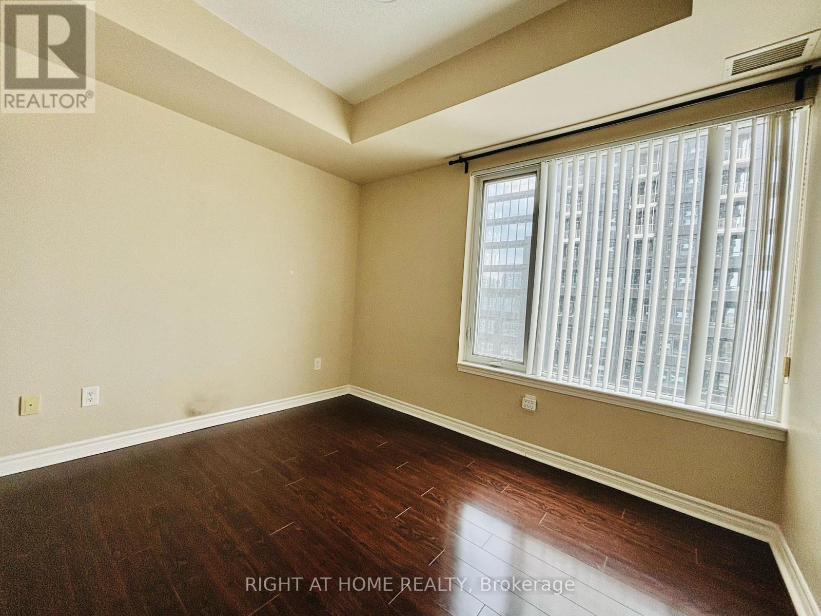 1702 - 385 Prince Of Wales Drive, Mississauga, Ontario  L5B 0C6 - Photo 11 - W12686302