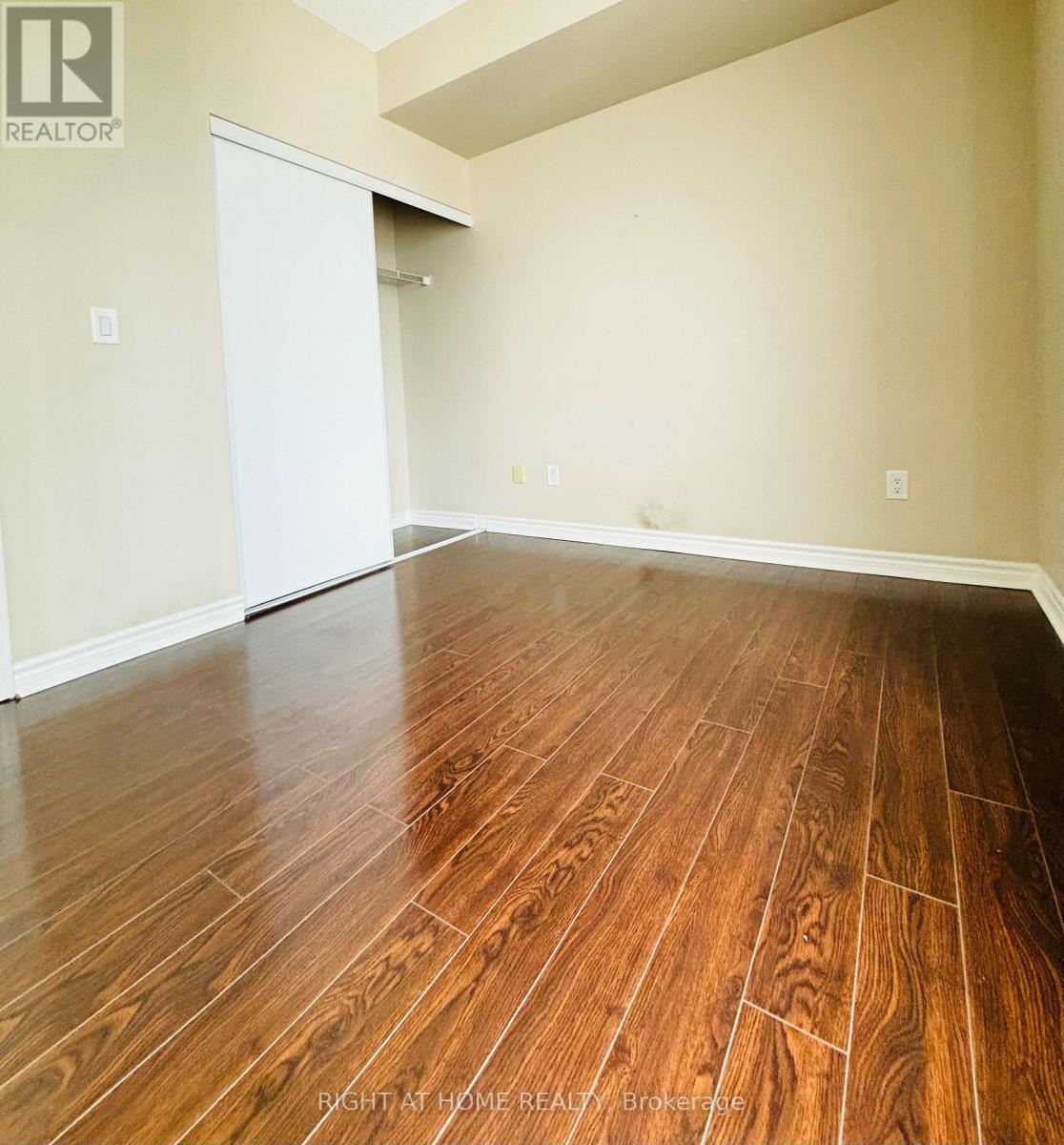 1702 - 385 Prince Of Wales Drive, Mississauga, Ontario  L5B 0C6 - Photo 12 - W12686302