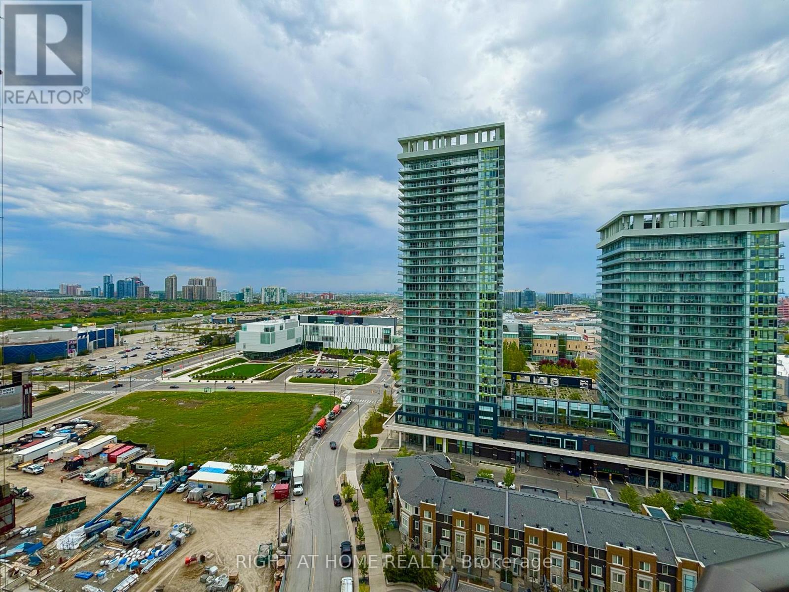 1702 - 385 Prince Of Wales Drive, Mississauga, Ontario  L5B 0C6 - Photo 15 - W12686302