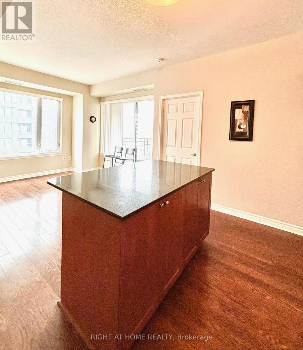 1702 - 385 Prince Of Wales Drive, Mississauga, Ontario  L5B 0C6 - Photo 6 - W12686302