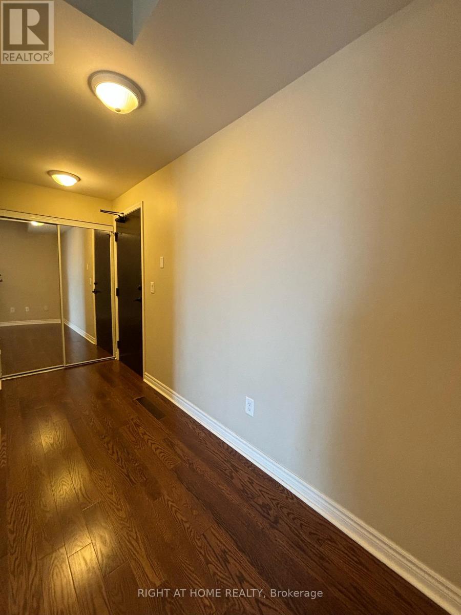 1702 - 385 Prince Of Wales Drive, Mississauga, Ontario  L5B 0C6 - Photo 8 - W12686302