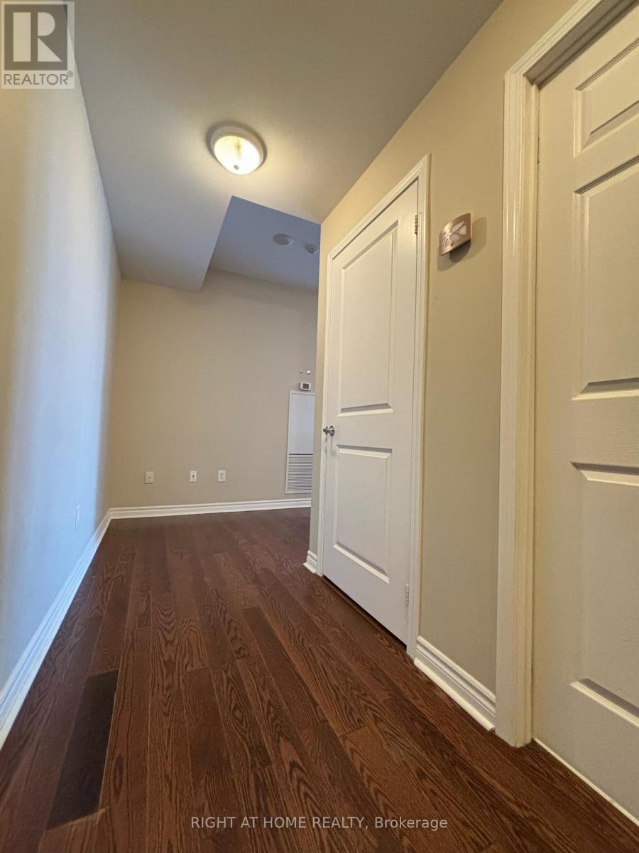 1702 - 385 Prince Of Wales Drive, Mississauga, Ontario  L5B 0C6 - Photo 9 - W12686302