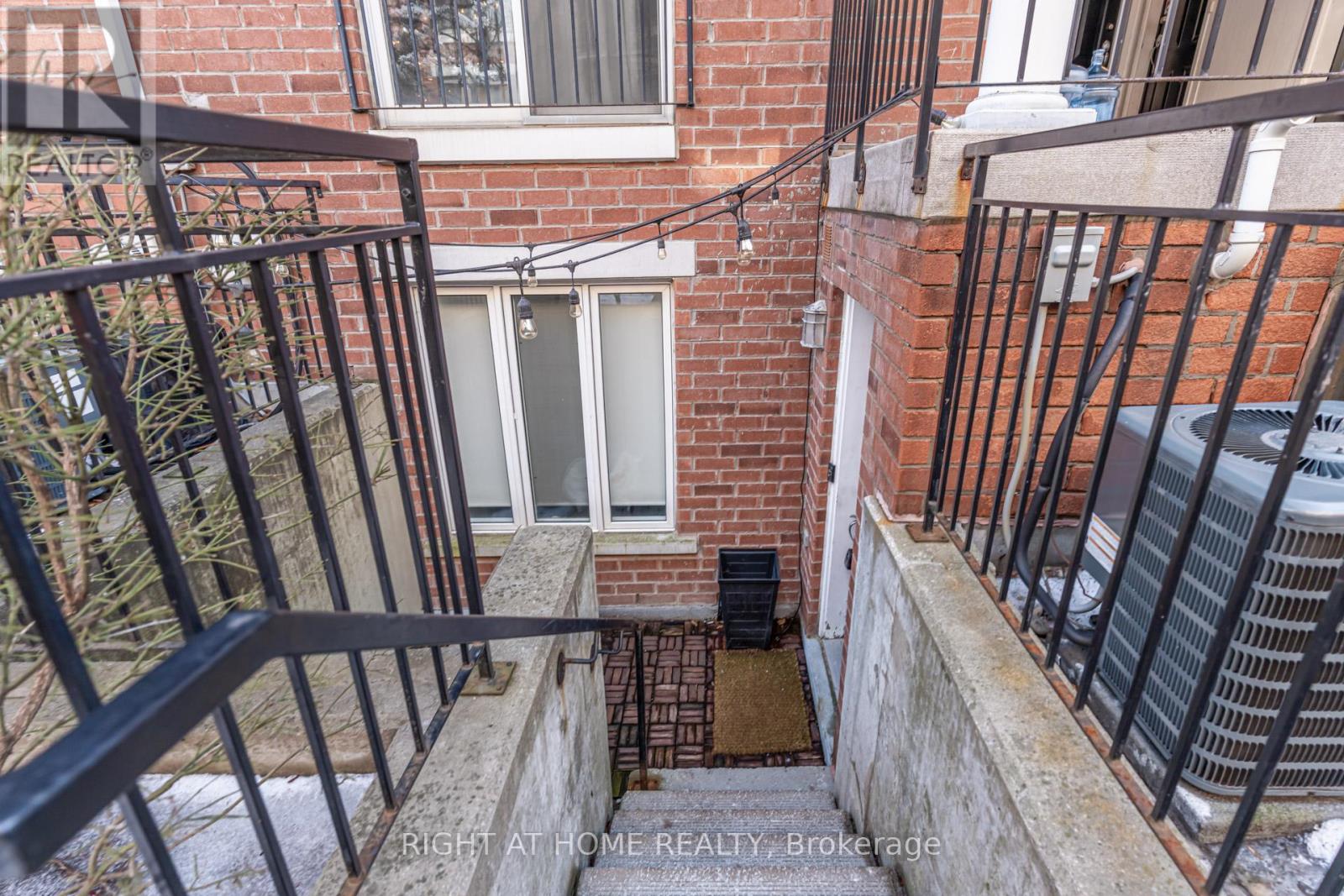 918 - 16 Laidlaw Street, Toronto, Ontario  M6K 1X2 - Photo 6 - W12686314