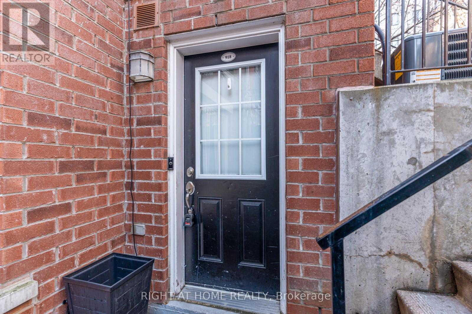 918 - 16 Laidlaw Street, Toronto, Ontario  M6K 1X2 - Photo 7 - W12686314