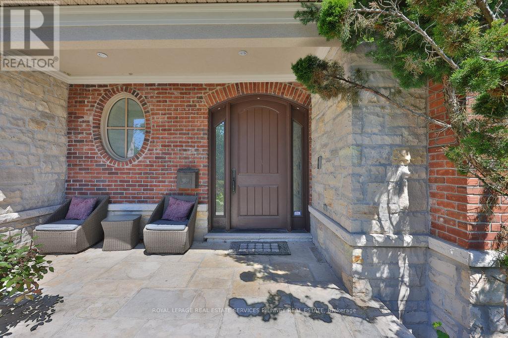 1569 Glenhill Crescent, Mississauga, Ontario  L5H 3C4 - Photo 4 - W12686374