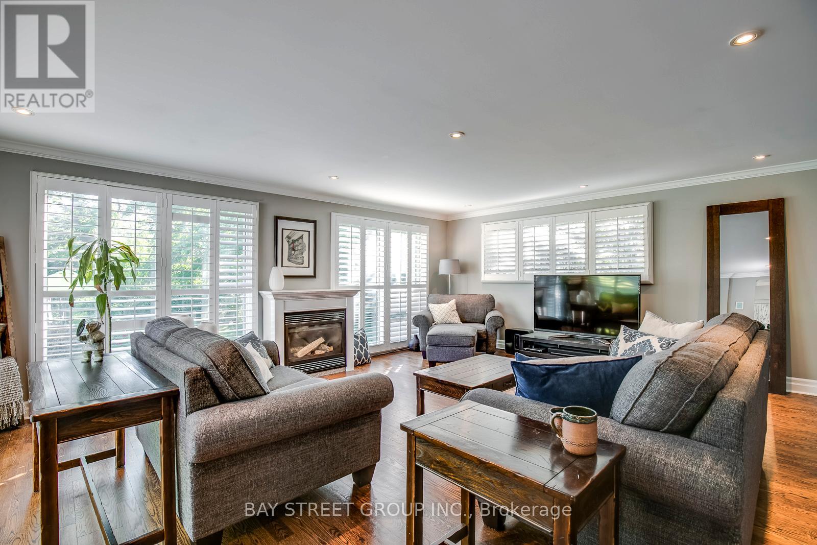 256 Eastcourt Road, Oakville, Ontario  L6J 4Y4 - Photo 10 - W12686392