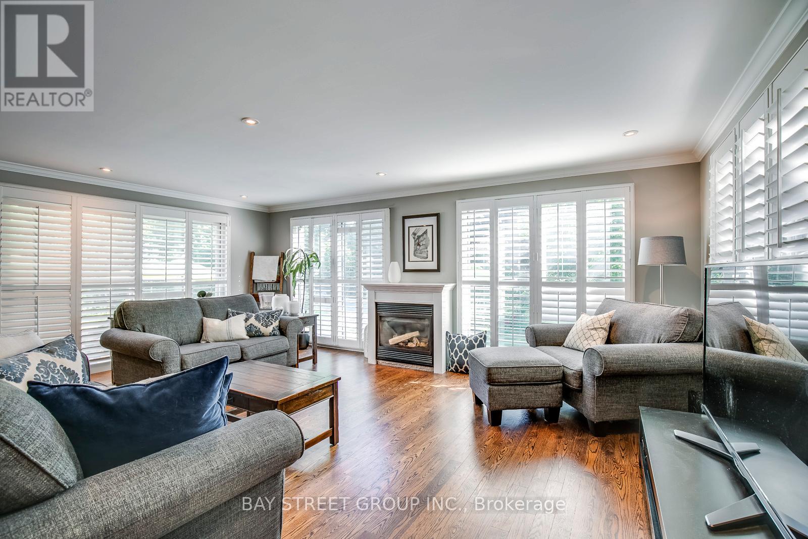 256 Eastcourt Road, Oakville, Ontario  L6J 4Y4 - Photo 12 - W12686392