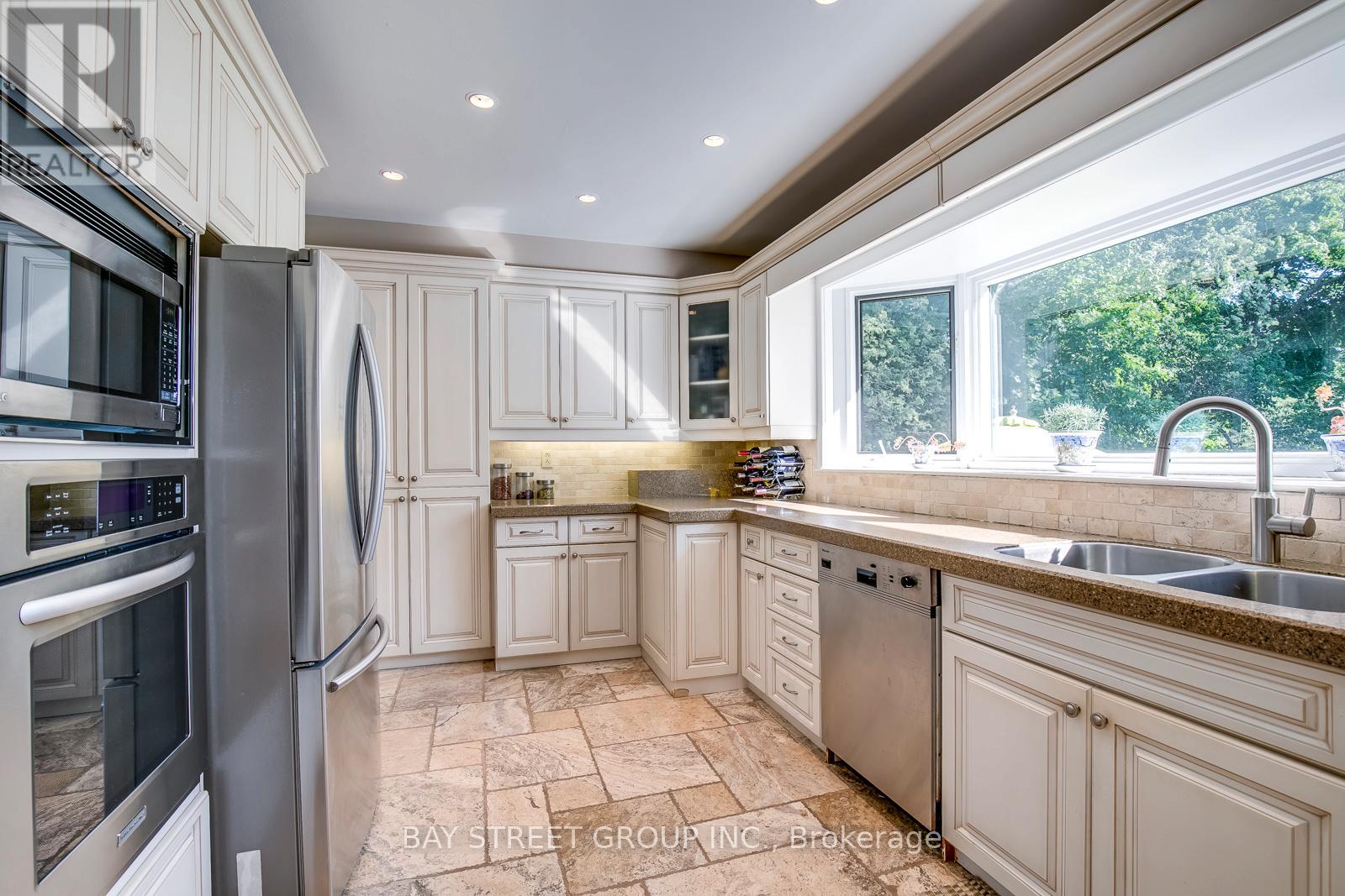 256 Eastcourt Road, Oakville, Ontario  L6J 4Y4 - Photo 13 - W12686392