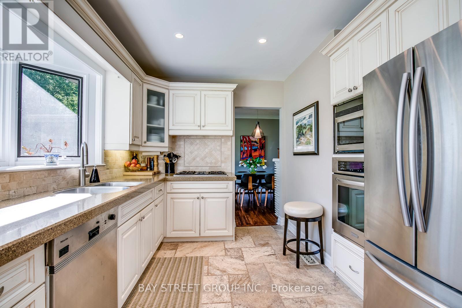 256 Eastcourt Road, Oakville, Ontario  L6J 4Y4 - Photo 15 - W12686392