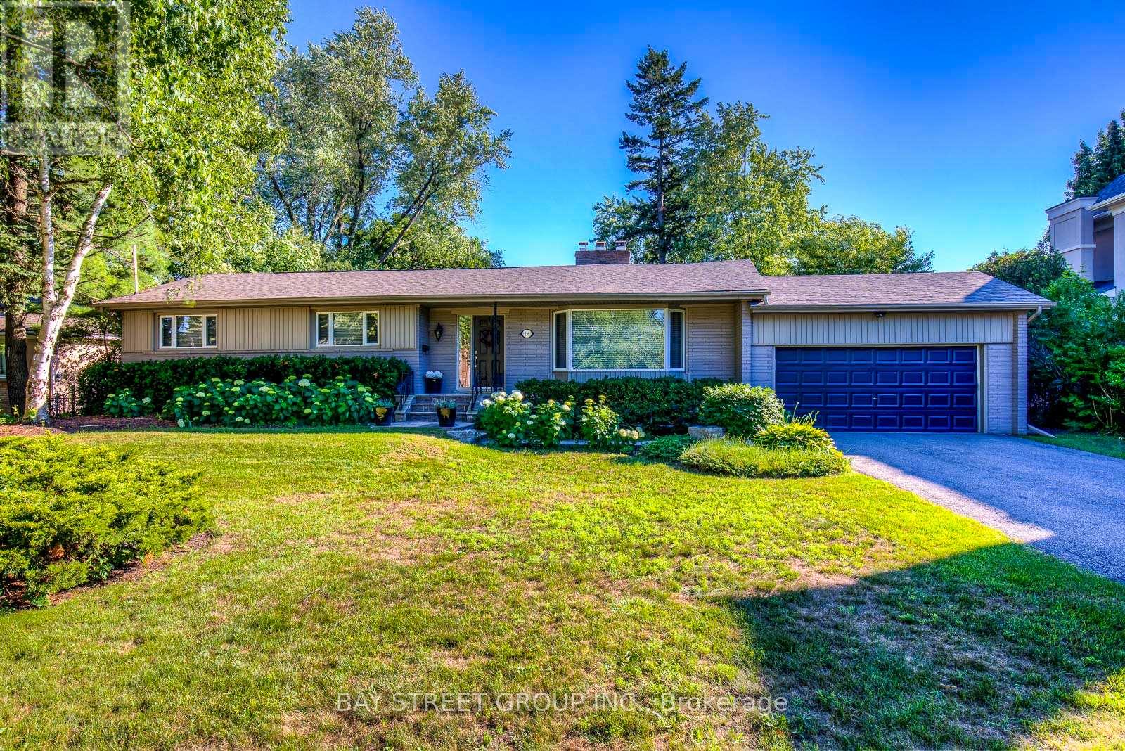 256 Eastcourt Road, Oakville, Ontario  L6J 4Y4 - Photo 2 - W12686392