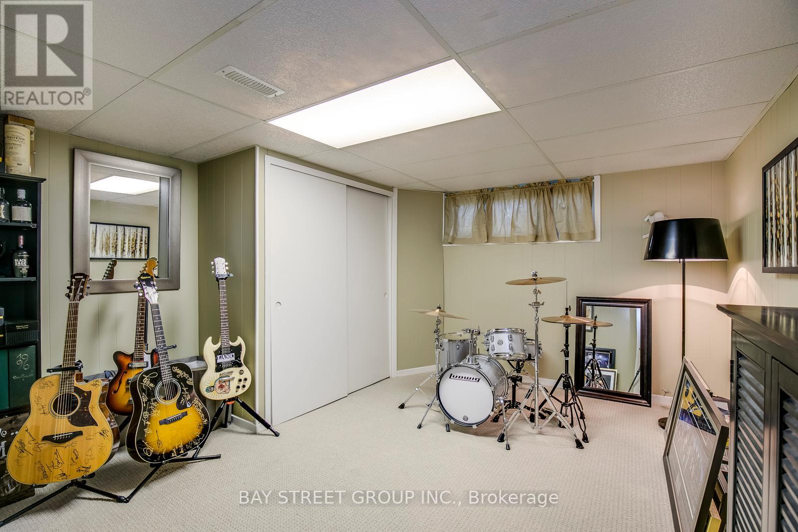 256 Eastcourt Road, Oakville, Ontario  L6J 4Y4 - Photo 28 - W12686392