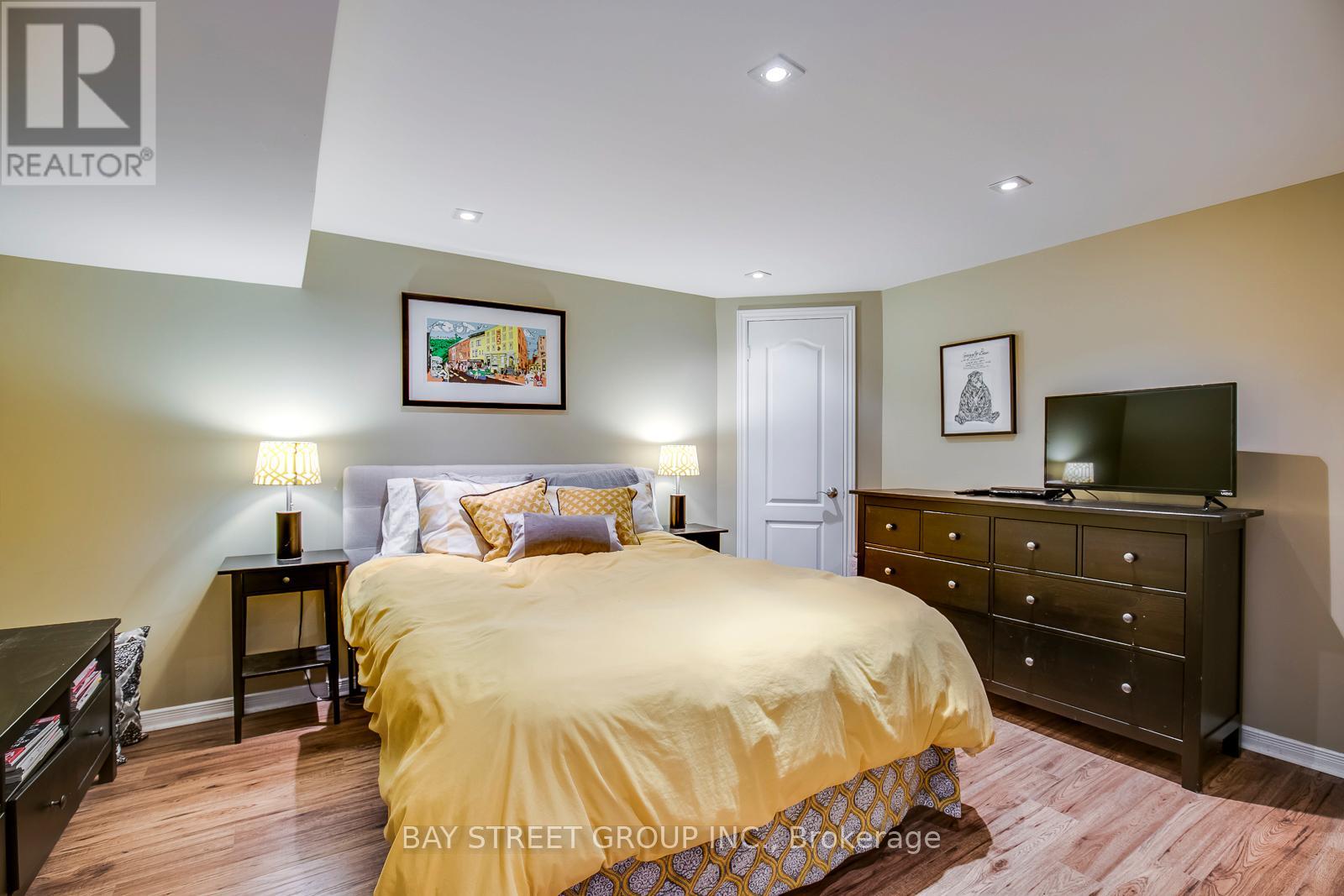 256 Eastcourt Road, Oakville, Ontario  L6J 4Y4 - Photo 29 - W12686392