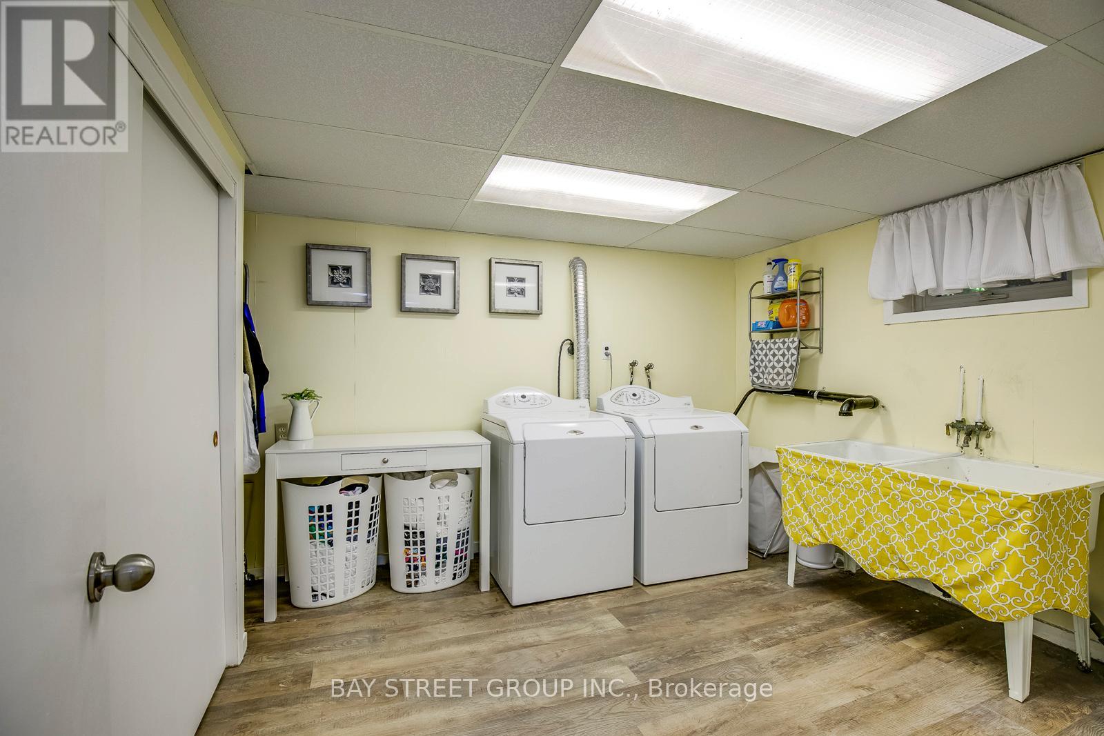 256 Eastcourt Road, Oakville, Ontario  L6J 4Y4 - Photo 31 - W12686392