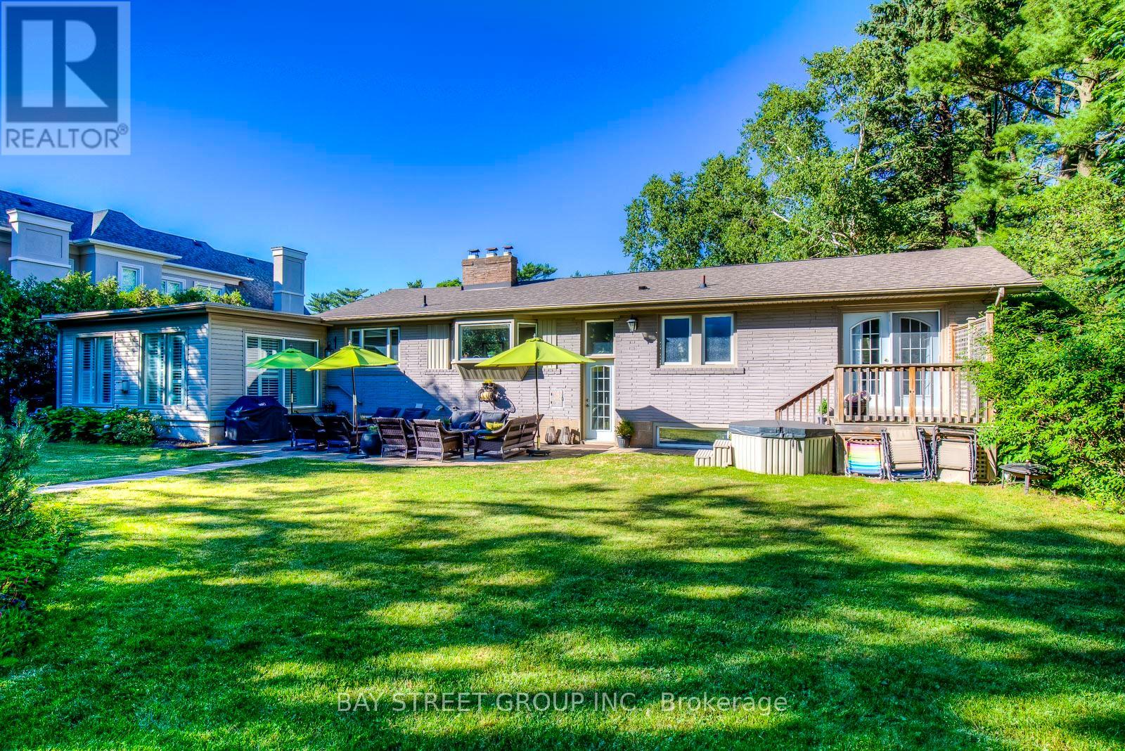 256 Eastcourt Road, Oakville, Ontario  L6J 4Y4 - Photo 37 - W12686392