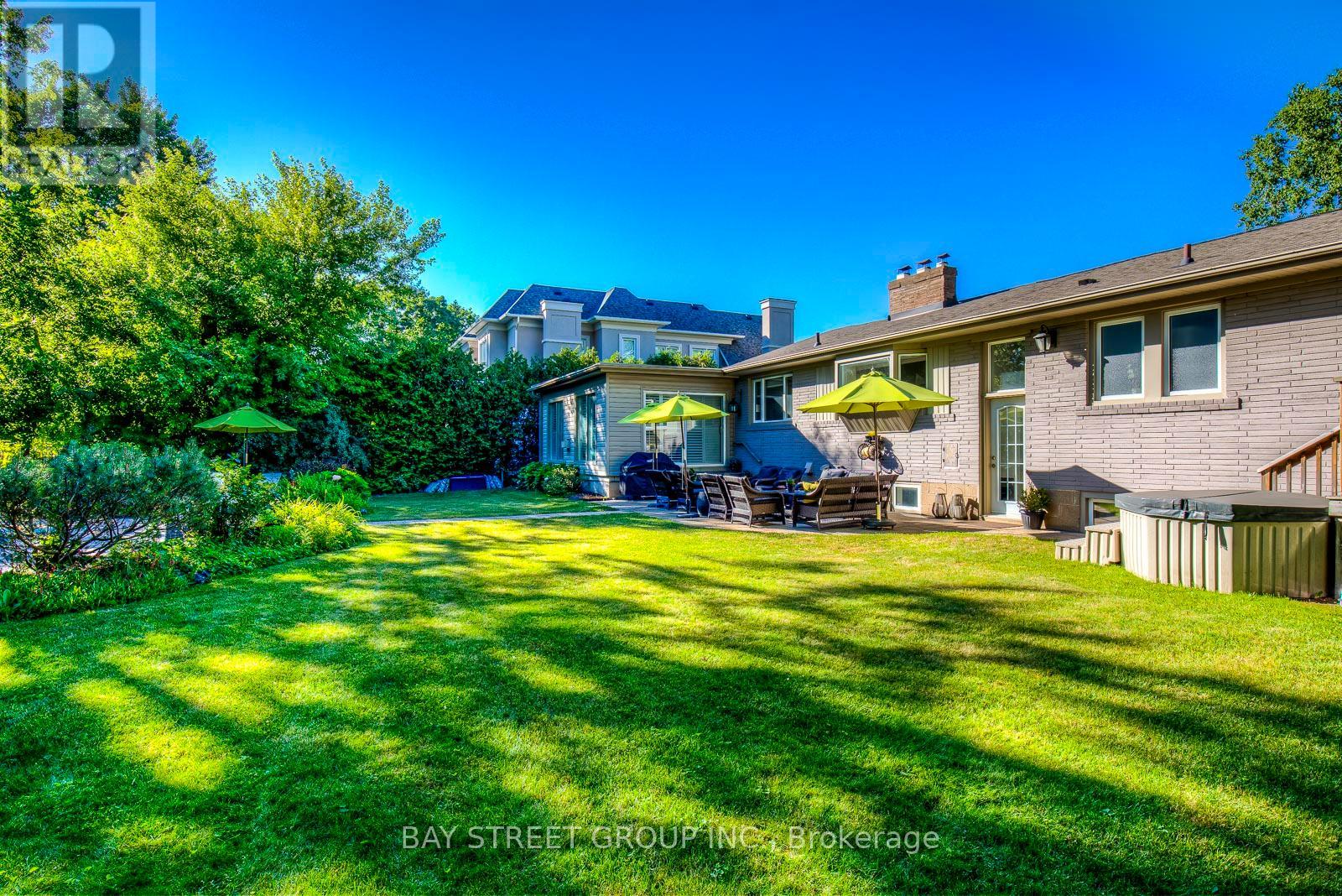 256 Eastcourt Road, Oakville, Ontario  L6J 4Y4 - Photo 38 - W12686392