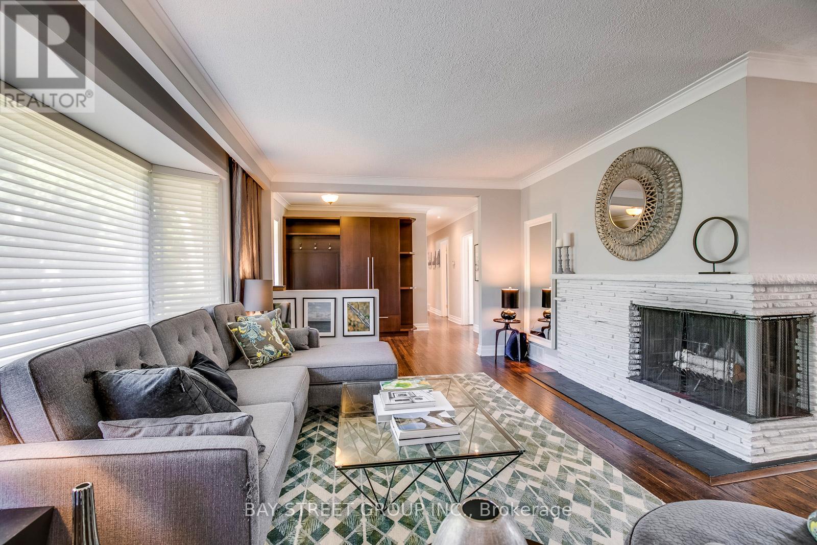 256 Eastcourt Road, Oakville, Ontario  L6J 4Y4 - Photo 7 - W12686392