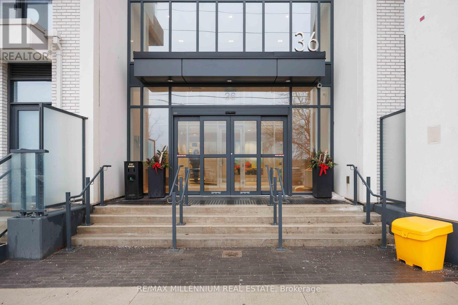 431 - 36 Zorra Street, Toronto, Ontario  M8Z 0G5 - Photo 2 - W12686396