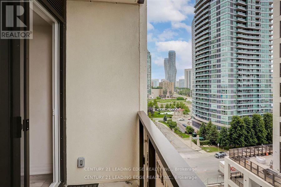 803 - 36 Elm Drive, Mississauga, Ontario  L5B 0N3 - Photo 2 - W12686452