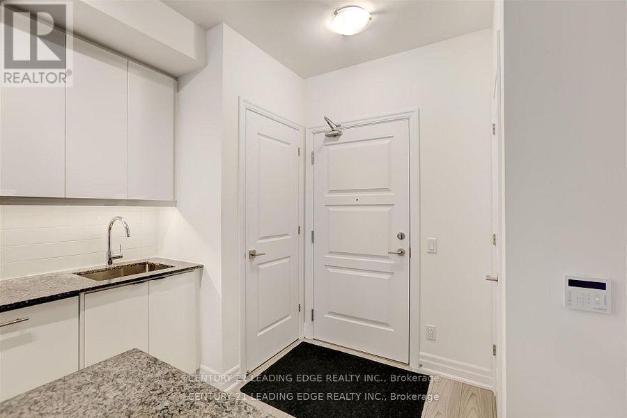 803 - 36 Elm Drive, Mississauga, Ontario  L5B 0N3 - Photo 8 - W12686452