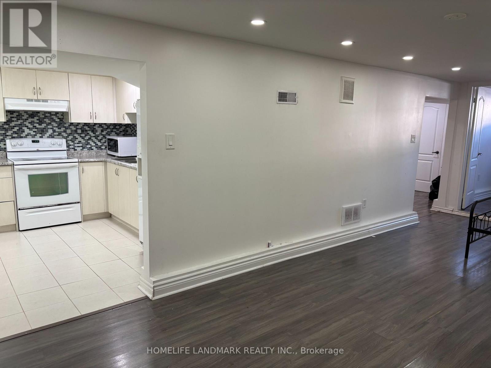 ( Lower ) - 8 Ronaldshay Avenue, Hamilton, Ontario  L9A 3B1 - Photo 10 - X12686274