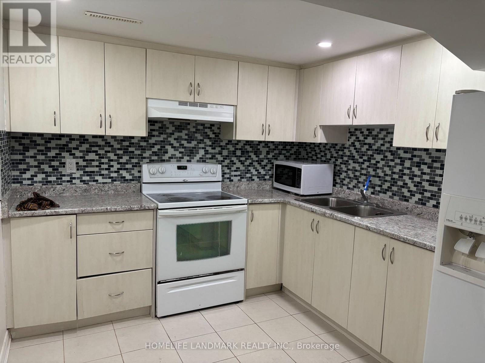 ( Lower ) - 8 Ronaldshay Avenue, Hamilton, Ontario  L9A 3B1 - Photo 14 - X12686274