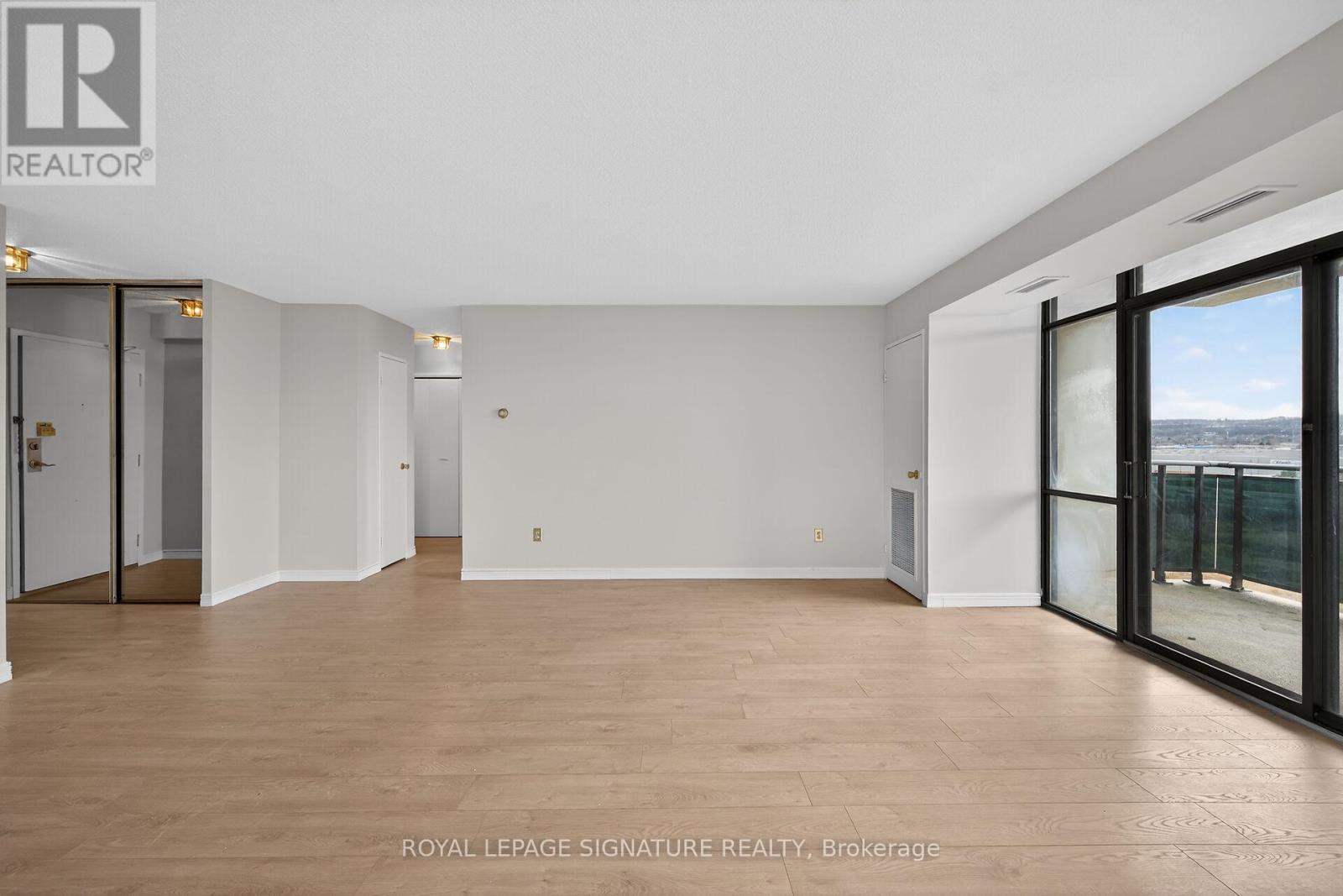 907 - 301 Frances Avenue, Hamilton, Ontario  L8E 3W6 - Photo 10 - X12686322