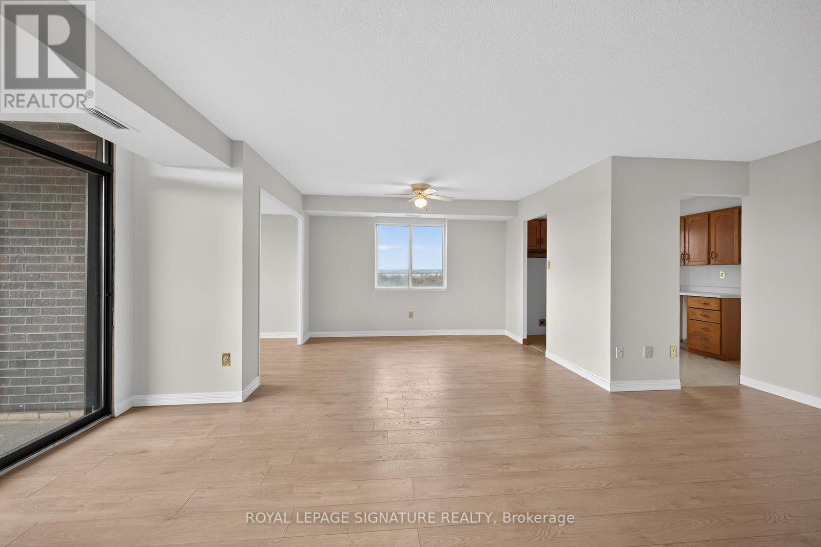 907 - 301 Frances Avenue, Hamilton, Ontario  L8E 3W6 - Photo 12 - X12686322