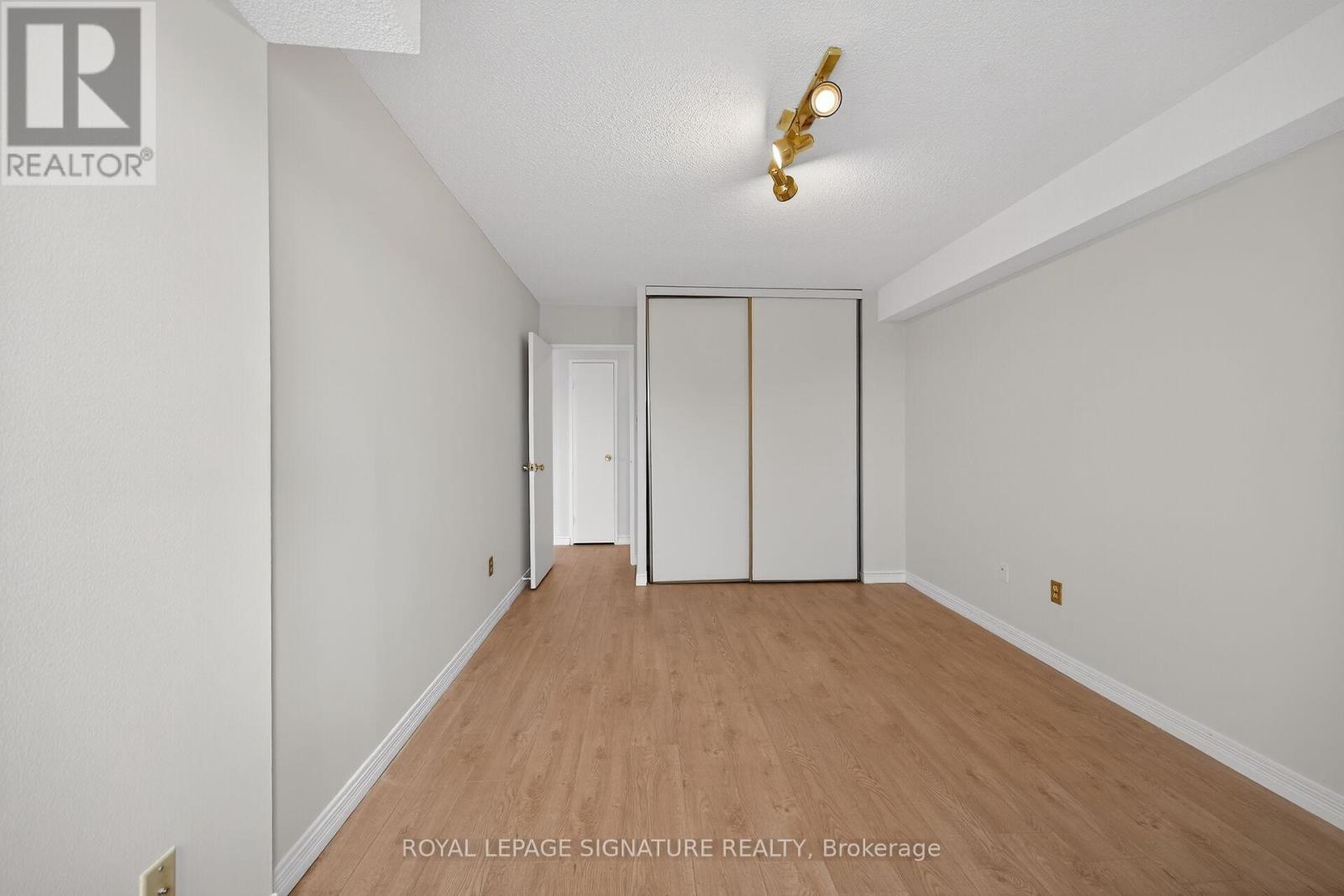 907 - 301 Frances Avenue, Hamilton, Ontario  L8E 3W6 - Photo 24 - X12686322