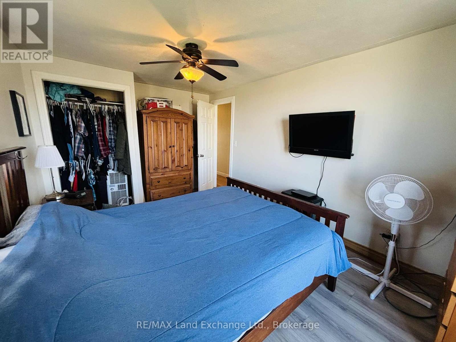 206 Grace Street E, Georgian Bluffs, Ontario  N0H 2N0 - Photo 11 - X12686502