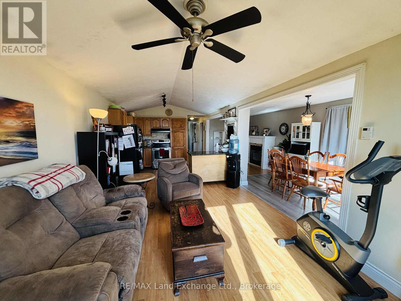 206 Grace Street E, Georgian Bluffs, Ontario  N0H 2N0 - Photo 6 - X12686502