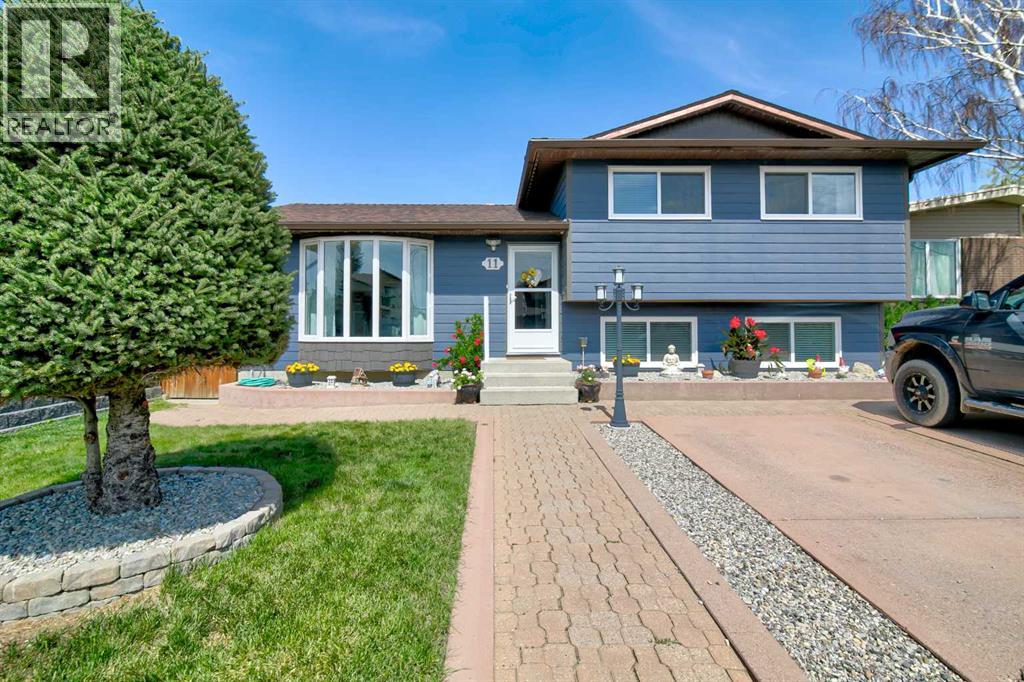 11 Erminedale Place N, Lethbridge, Alberta  T1H 5X8 - Photo 1 - A2278254