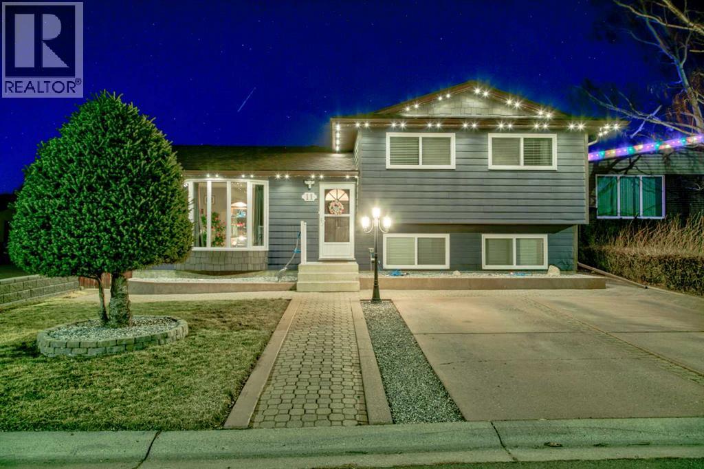 11 Erminedale Place N, Lethbridge, Alberta  T1H 5X8 - Photo 2 - A2278254