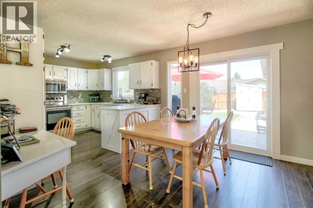 11 Erminedale Place N, Lethbridge, Alberta  T1H 5X8 - Photo 9 - A2278254