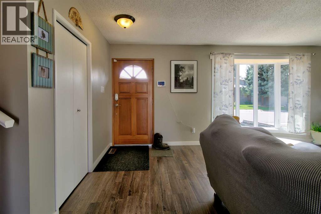 11 Erminedale Place N, Lethbridge, Alberta  T1H 5X8 - Photo 5 - A2278254